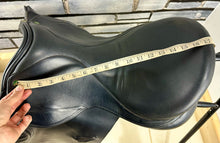 Load image into Gallery viewer, 17 1/2” Wide Ideal International Event Saddle - Black