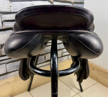 Load image into Gallery viewer, 17 1/2” MW Albion K2 Jump Saddle - Black