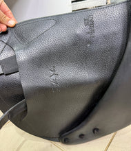 Load image into Gallery viewer, 17” +4 (XW) Equipe Monoflap Jump Saddle - Black -2018- Immaculate-Patent Trim