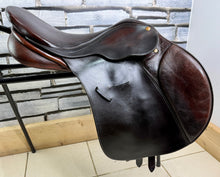Load image into Gallery viewer, 17” Medium/Changeable Gullet Bates Caprilli Jump Saddle - Brown