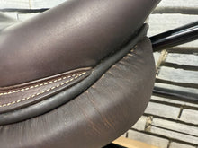 Load image into Gallery viewer, 17” MW Voltaire Lexington Monoflap Jump Saddle -2021- Brown