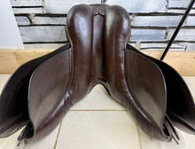 Load image into Gallery viewer, 17 1/2” Wide Ideal VSD/WH/GP English Saddle - Brown - Working Hunter Cob