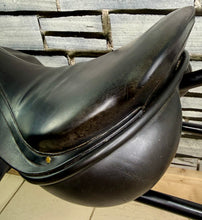Load image into Gallery viewer, 17 1/2” MW Albion K2 Jump Saddle - Black -Big Blocks- Mega Comfy