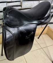 Load image into Gallery viewer, 17” XW Morris &amp; Nolan WH Working Hunter Saddle - Black - Extra Wide