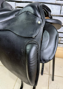 17” Wide Trapezius Panel Long Strap Saddle - Black