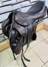 Load image into Gallery viewer, 17” Medium-MW Black Country Vinici MonoFlap Jump Saddle -Brown/Black- Jumping/XC