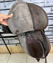 Load image into Gallery viewer, 15 1/2” MW/Changeable Gullet Wintec Pony GP Saddle - Brown