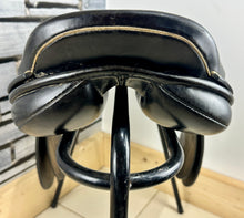 Load image into Gallery viewer, 17” Medium Black Country Jump Saddle - Black