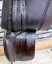 Load image into Gallery viewer, 18” XW Olney (Fylde Marjory) Suede Show/Working Hunter Saddle -Brown- Suede Top