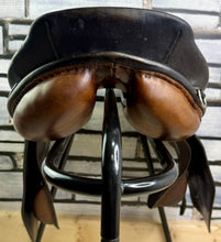 Load image into Gallery viewer, 18” 28 (MN) Stubben Siegfried C.S. Jump Saddle - Brown
