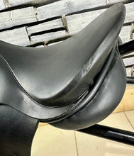 Load image into Gallery viewer, 15 1/2” MW Jackie Roberts GP Saddle - Black