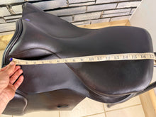 Load image into Gallery viewer, 17 1/2” MW/Fit 2 Lavinia Mitchell Jump Saddle - Brown