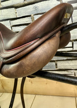 Load image into Gallery viewer, 16 1/2” MW Childeric CFSC Monoflap Jump Saddle - Brown