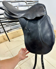 Load image into Gallery viewer, 17” Medium Kieffer Wien DL Dressage Saddle - Black