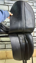 Load image into Gallery viewer, 17” Medium Albion Style Dressage Saddle - Black