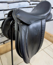 Load image into Gallery viewer, 17” MW-Wide Symmonds Cambridge GP Saddle - Black - Flat Tree - Suit a Connie or Cob