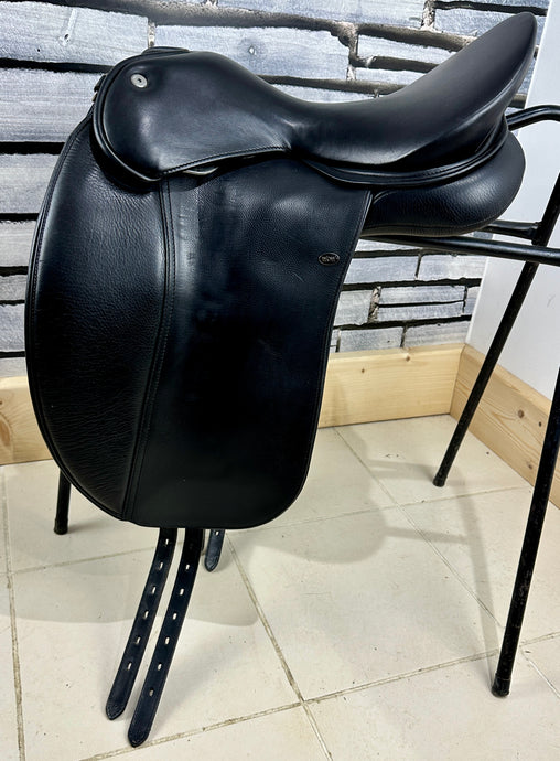 Size 1/17” Changeable Gullet Width 4 Wow Competitor Dressage Saddle - Black