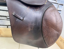 Load image into Gallery viewer, 17 1/2” Wide R&amp;R Ideal Event/Grandee Saddle - Brown