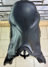 Load image into Gallery viewer, 18 1/2” Medium Hayes GP/Jump Gents English Hunting Saddle - Black
