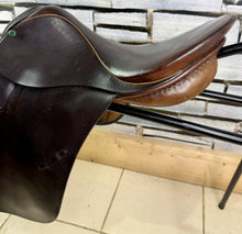 Load image into Gallery viewer, 17” 30 (MW) Stubben Siegfried GP Hunting Saddle - Brown - Suede Knees