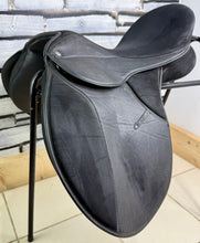 Load image into Gallery viewer, 17 1/2” XW Thorowgood Griffin Standard GP Saddle - Black