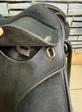 Load image into Gallery viewer, 18” XW Changeable Gullet Thorowgood Compact GP Saddle -Black- Flocked