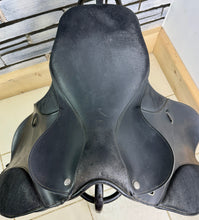Load image into Gallery viewer, 16 1/2” XW Thorowgood Cob GP Saddle - Black