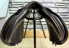 Load image into Gallery viewer, 17” Wide Jeffries Falcon Hawk Event Saddle - Black