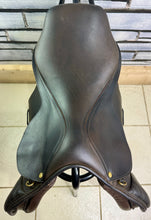 Load image into Gallery viewer, 18” Wide GFS Close Contact Jump Saddle - Brown - Double Flap