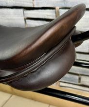 Load image into Gallery viewer, 16 1/2” Medium Colt Saddlery WH Saddle -Brown- Show Hack/ROR