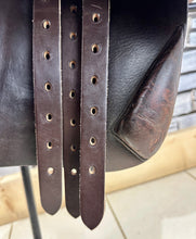 Load image into Gallery viewer, 17 1/2” MW Bruno Del Grange Close Contact Jump Saddle - Brown