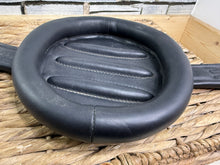 Load image into Gallery viewer, S/H 75cm/30” Prestige Doughnut RP Leather Girth - Black