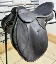 Load image into Gallery viewer, 17” Narrow Thorowgood Griffen High Wither GP Saddle-Black