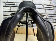 Load image into Gallery viewer, 18” Wide Ideal/Martin Wilkinson Suzannah Dressage Saddle - Black