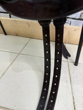 Load image into Gallery viewer, 16 1/2” Wide R.S. Saddles Excelle Monoflap Jump Saddle - Brown