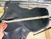 Load image into Gallery viewer, 16 1/2” XW Thorowgood Cob GP Saddle - Black
