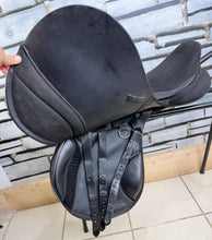 Load image into Gallery viewer, 16 1/2” Wide-XW Changeable Gullet Thorowgood Long Leg Pony GP Saddle -Black- Flocked