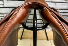 Load image into Gallery viewer, 16 1/2” MW Stride Free Double Flap Jump Saddle - Tan