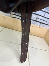 Load image into Gallery viewer, 17 1/2” Medium Silhouette MonoFlap Jump Saddle - Brown