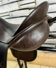 Load image into Gallery viewer, 17 1/2” MW Farrington Kentucky Dressage Saddle - Brown