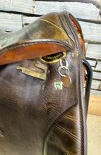 Load image into Gallery viewer, 17 1/2” 30.5/MW Stubben Parzival WH Saddle -Brown- Show Hack/ROR