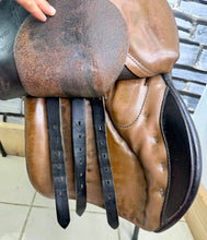 Load image into Gallery viewer, 17” 30 (MW) Stubben Siegfried GP Hunting Saddle - Brown - Suede Knees