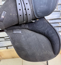 Load image into Gallery viewer, 17” XW/Changeable Gullet Wintec GP Saddle - Black