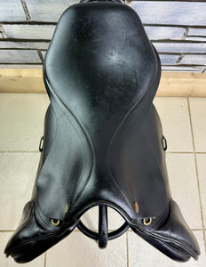 17 1/2” MW Eric Thomas Jump Saddle - Black