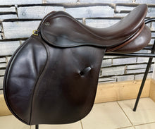 Load image into Gallery viewer, 17” Medium Farrington Burford Event Saddle - Brown
