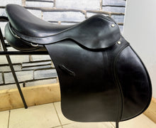 Load image into Gallery viewer, 18 1/2” Medium Hayes GP/Jump Gents English Hunting Saddle - Black