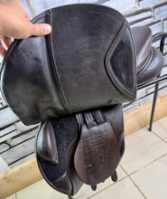 Load image into Gallery viewer, 17” MW Jeffries Falcon One GP/Jump/Event Saddle - Brown - Square Cantle