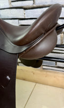 Load image into Gallery viewer, 17 1/2” MW Patrick Wilkinson VSD/WH Saddle - Brown