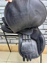 Load image into Gallery viewer, 17” Narrow Thorowgood Griffen High Wither GP Saddle-Black