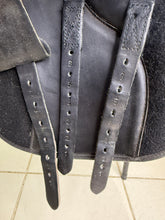 Load image into Gallery viewer, 17 1/2” MW/Changeable Gullet Thorowgood T6 GPD Saddle - Black
